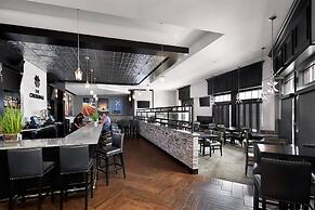 Crowne Plaza Providence-Warwick Airport by IHG