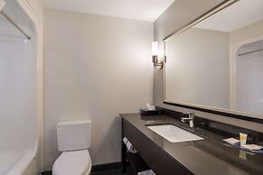 Clarion Pointe Downtown