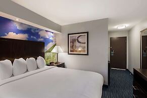 Clarion Pointe Downtown