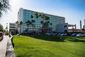 Crowne Plaza Phoenix Airport - PHX by IHG