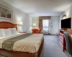 Econo Lodge Inn & Suites