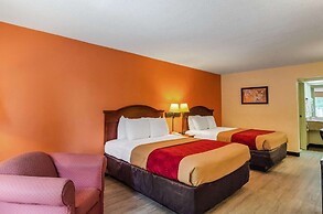 Econo Lodge Inn & Suites