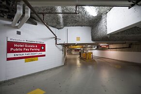 Rosedale On Robson Suite Hotel