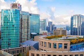 Rosedale On Robson Suite Hotel