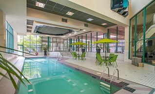 Rosedale On Robson Suite Hotel