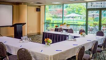 Rosedale On Robson Suite Hotel