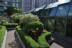 Rosedale On Robson Suite Hotel