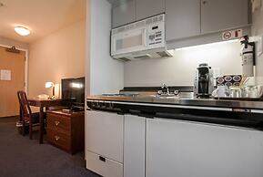 Rosedale On Robson Suite Hotel