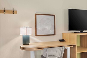 Spark by Hilton Colorado Springs I 25 Central