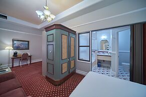 Bedford Regency Hotel