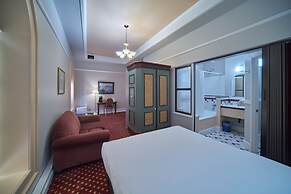 Bedford Regency Hotel