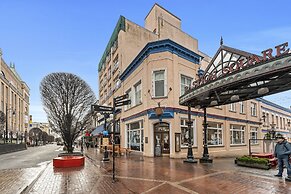 Bedford Regency Hotel