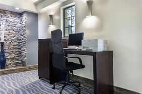 Quality Inn & Suites Airport