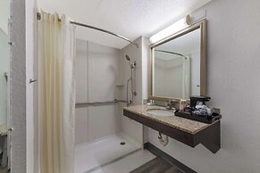 Quality Inn & Suites Airport