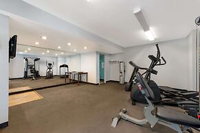 Quality Inn & Suites Airport