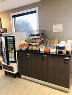 Holiday Inn Express Fargo-West Acres by IHG