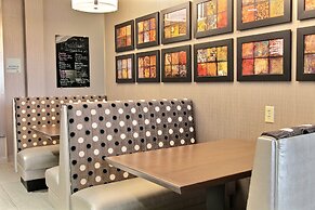 Holiday Inn Express Fargo-West Acres by IHG