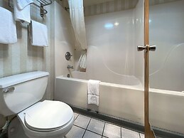 Quality Inn & Suites North