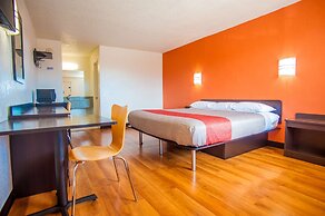 Motel 6 Corsicana, TX