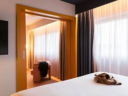 TRIBE Den Haag Centraal