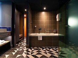 TRIBE Den Haag Centraal