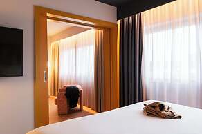 TRIBE Den Haag Centraal