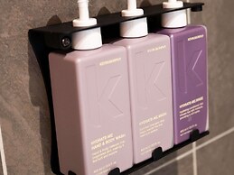 TRIBE Den Haag Centraal