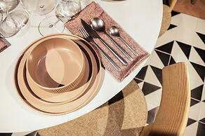 TRIBE Den Haag Centraal