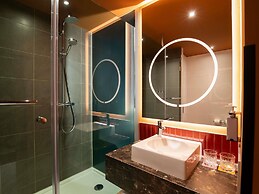 TRIBE Den Haag Centraal