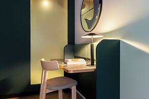 TRIBE Den Haag Centraal