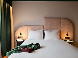 TRIBE Den Haag Centraal