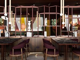 TRIBE Den Haag Centraal