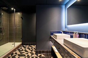 TRIBE Den Haag Centraal