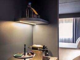 TRIBE Den Haag Centraal