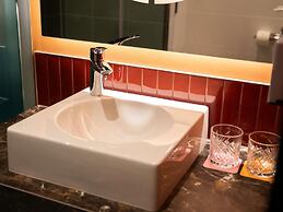 TRIBE Den Haag Centraal