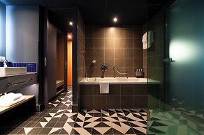 TRIBE Den Haag Centraal