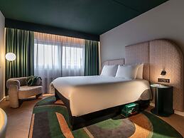 TRIBE Den Haag Centraal