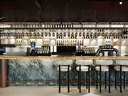 TRIBE Den Haag Centraal