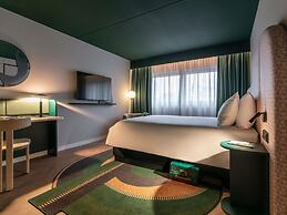 TRIBE Den Haag Centraal