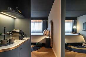 TRIBE Den Haag Centraal