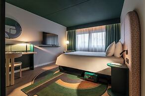 TRIBE Den Haag Centraal