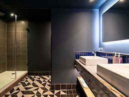 TRIBE Den Haag Centraal