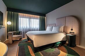 TRIBE Den Haag Centraal