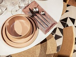 TRIBE Den Haag Centraal