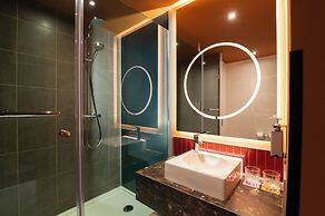 TRIBE Den Haag Centraal