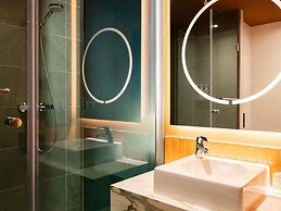 TRIBE Den Haag Centraal