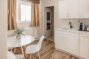 Aurora Inn