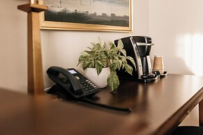 Aurora Inn