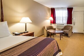 Twin Peaks Lodge & Hot Springs