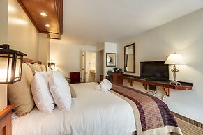 Twin Peaks Lodge & Hot Springs